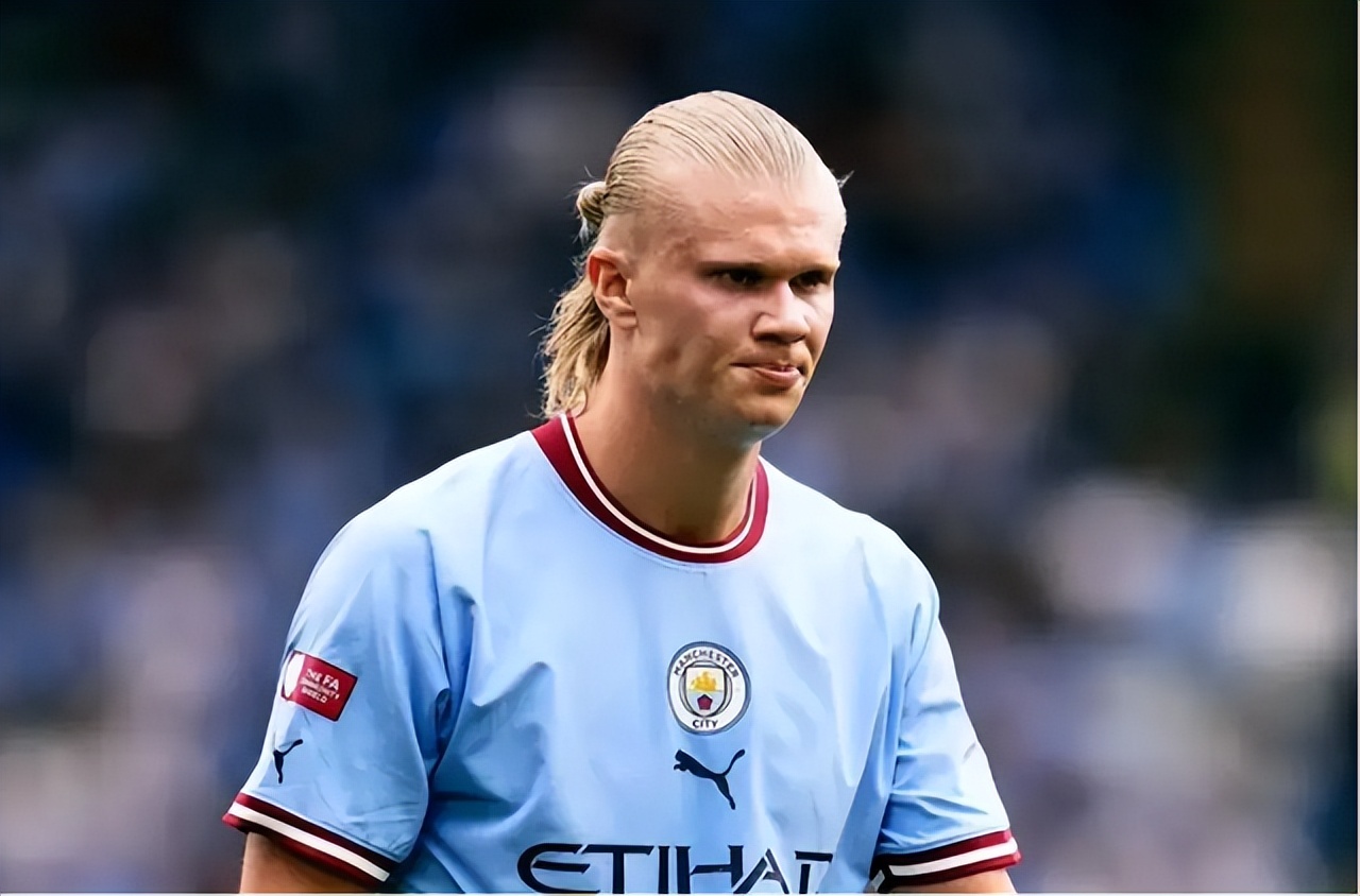 足坛十大神锋哈兰德,足球经典瞬间哈兰德