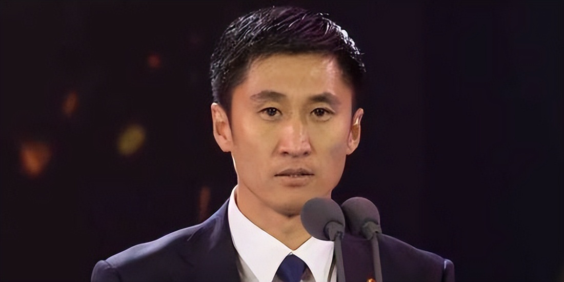 马宁裁判视频回放,马宁2002世界杯发牌是哪一场