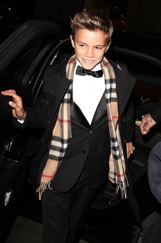 小贝最新二儿子照片,小贝与二儿子最新视频