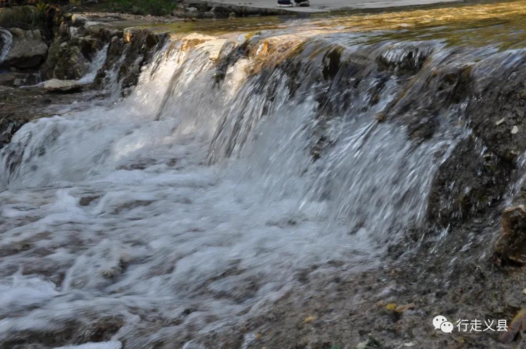 金秋十月看万山红遍层林尽染,金秋十月看红叶的诗句