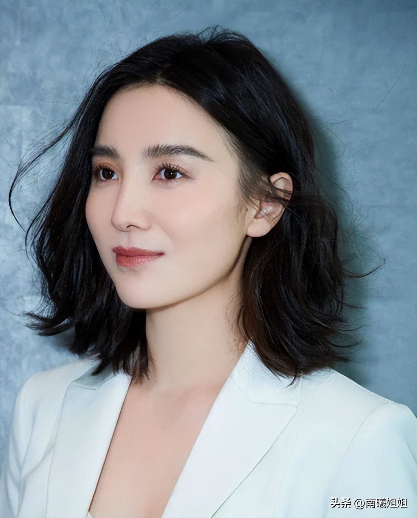 30-40岁洋气超短烫卷发减龄,适合50岁的减龄短羊毛卷发型