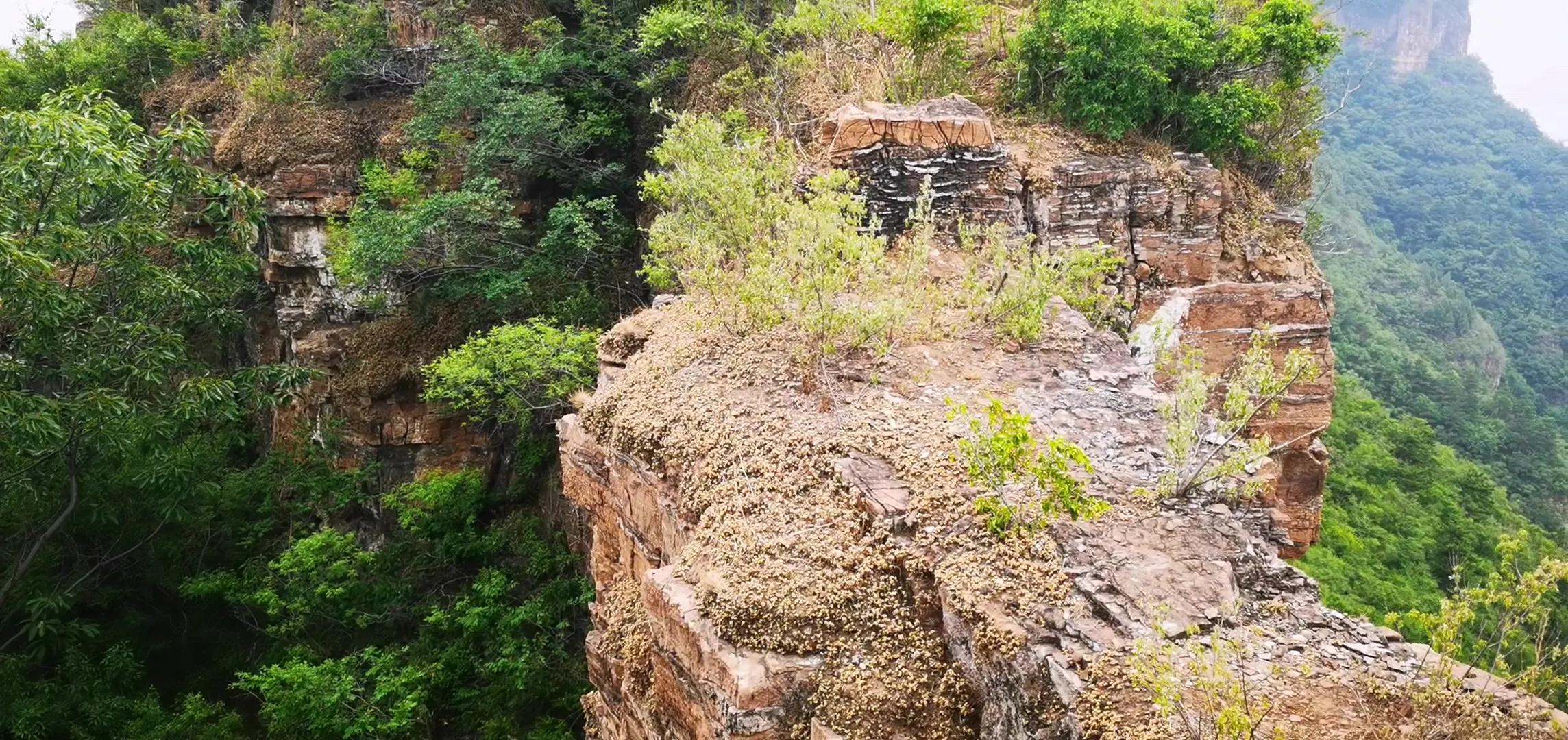 从平谷老象峰景区旅游一定要去天门洞,天气好可以看到丫髻山