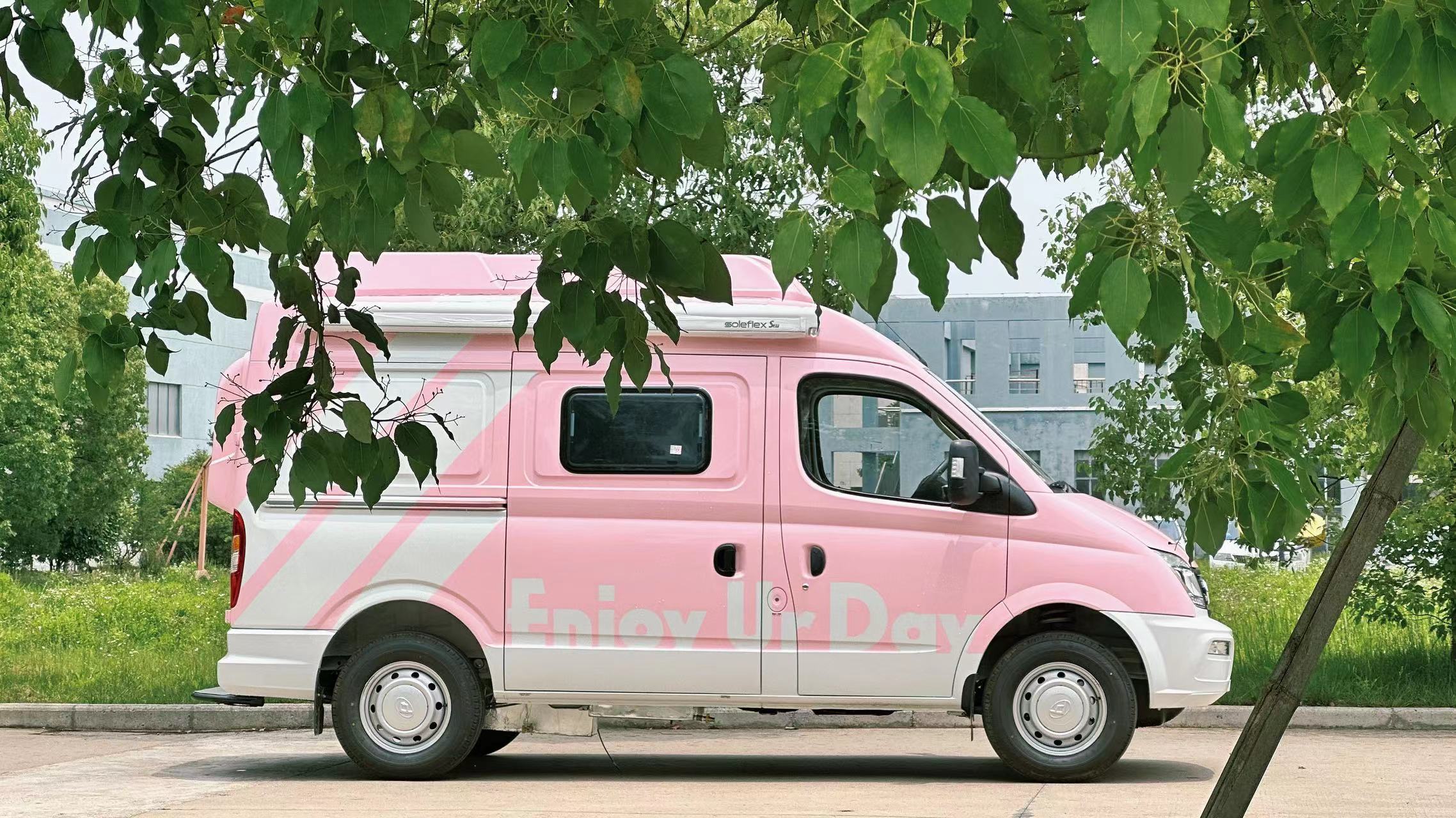 国内能买到的vanlife风格房车,vanlife升顶大床房车最新款