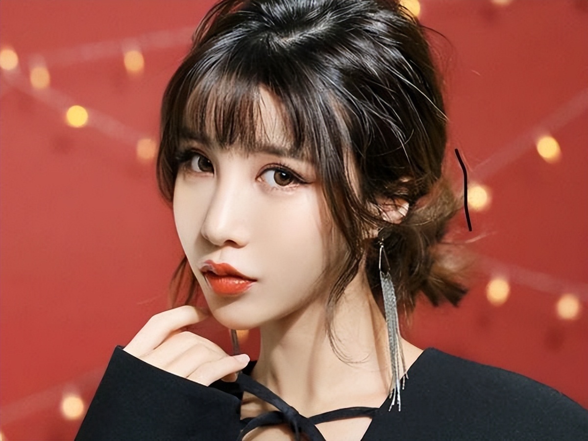 网红富婆租车拍视频装有钱人,养豹的富婆