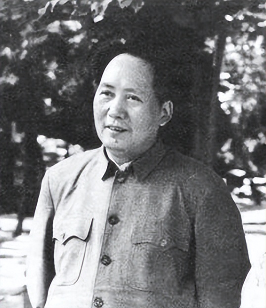 1954年，毛主席曾三次登上故宫城墙，却绝不踏进故宫半步，为何？