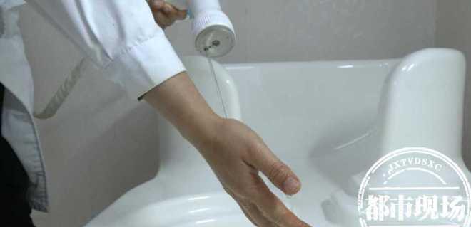 江西南昌：一男生用嘴吸女友伤口，诊断为“三级暴露”