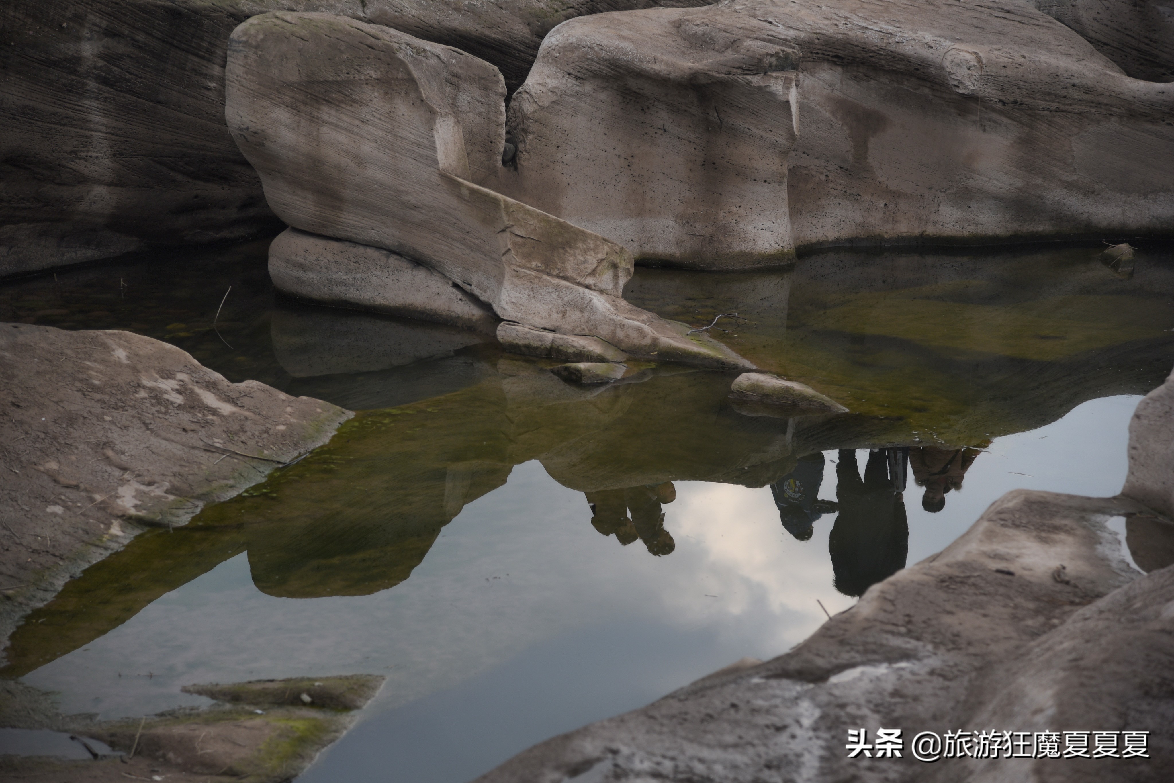 泸州纳溪绝美的江滩公园，奇形怪状宛如外星地貌，堪称水上外太空