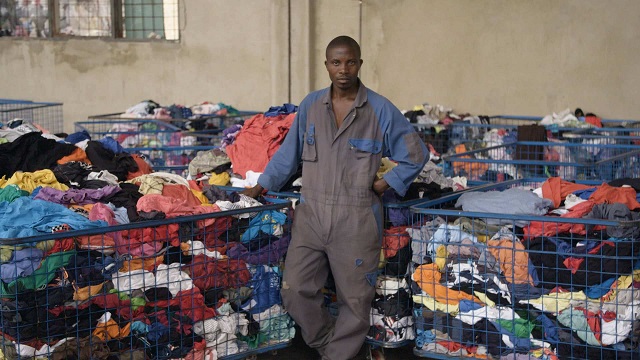 中国旧衣服出口非洲，1月销售1万吨！为何非洲人偏爱中国衣服？