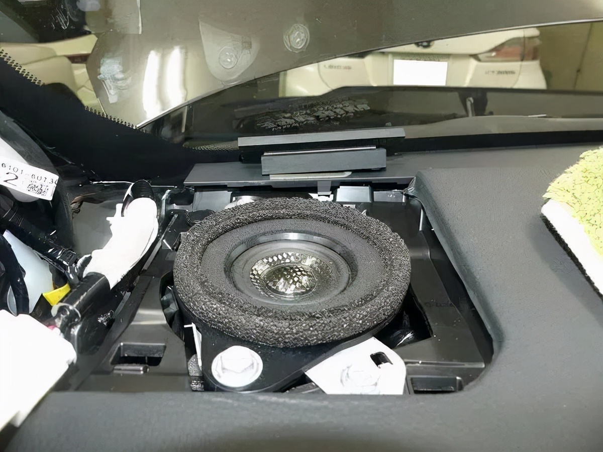 换掉原车JBL音响，丰田兰德酷路泽300升级声丽创音扬声器