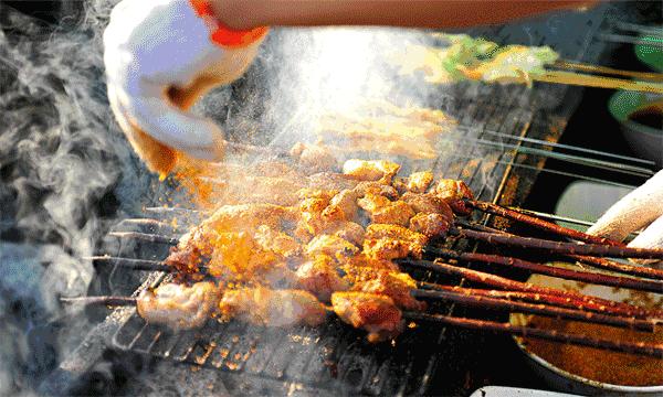 淄博烧烤吃出刀片最新,淄博烧烤店吃出刀片原视频