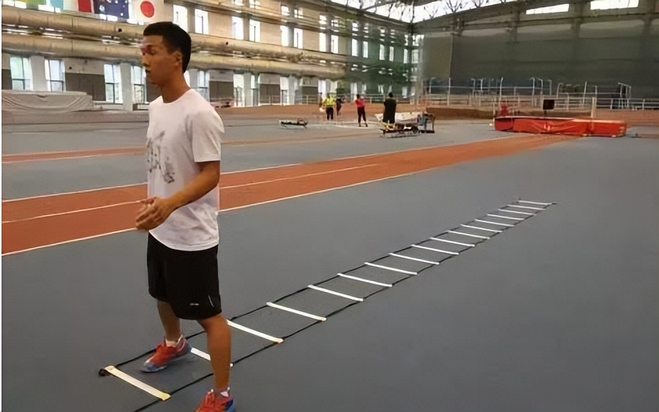 羽毛球专项灵敏步伐训练,羽毛球专项灵敏步法训练