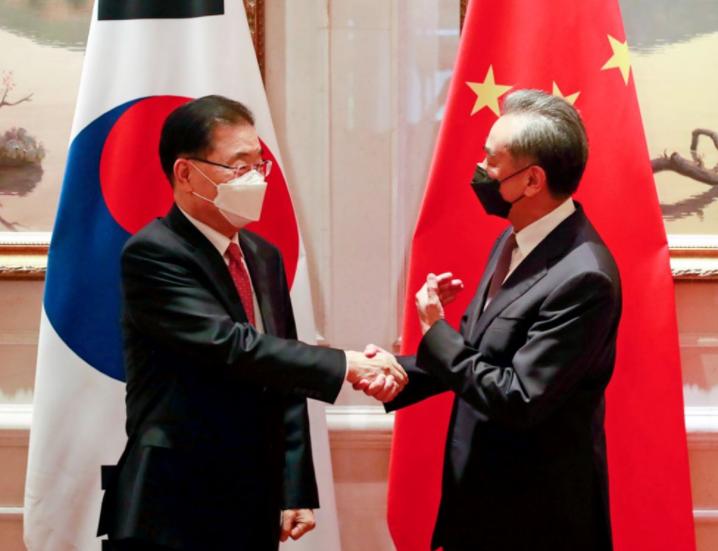 2月10日，韩总统候选人叫嚣击沉中方渔船；我国拒绝进口立国牛肉