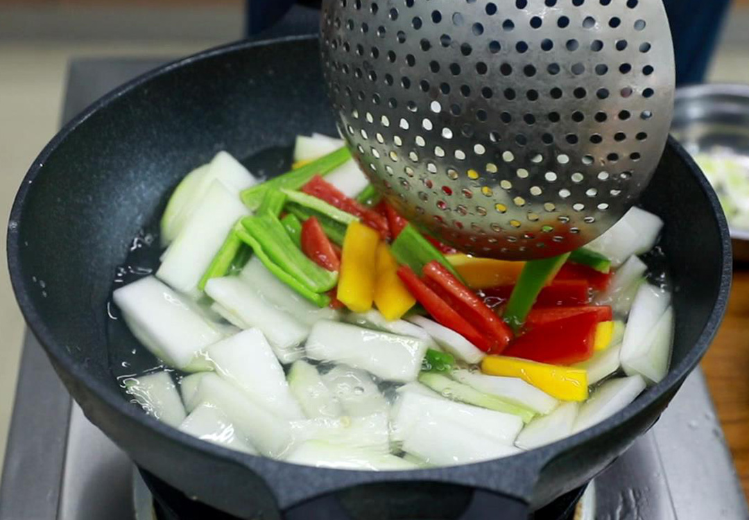 齿痕舌白口苦吃什么食疗,嘴巴有甜味吃得多容易饿