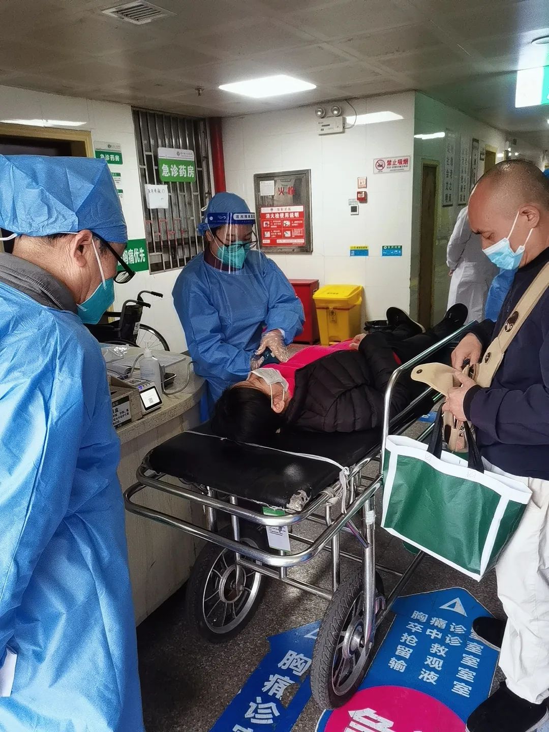 防疫第一线亮丽风景线,医护人员防疫最美背影