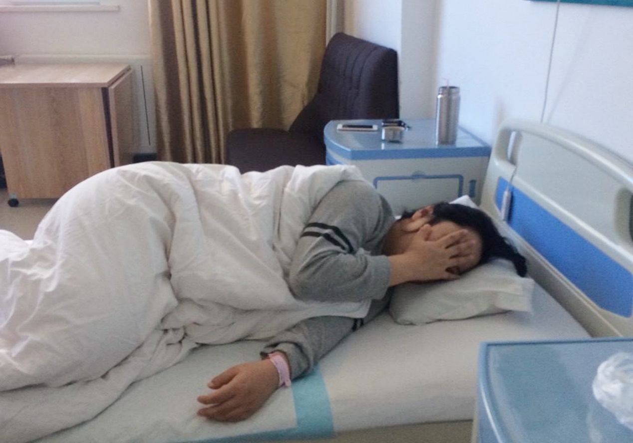 产妇面对男医生不好意思说实话,产妇侧切皮内缝合