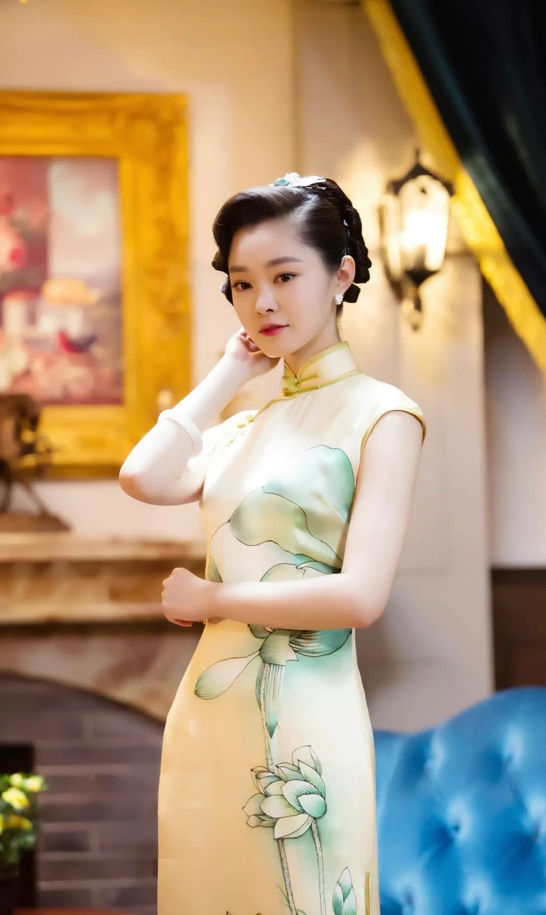 明星旗袍惊艳粉丝，杨幂性感，刘亦菲绝美，最后一人让人眼前一亮