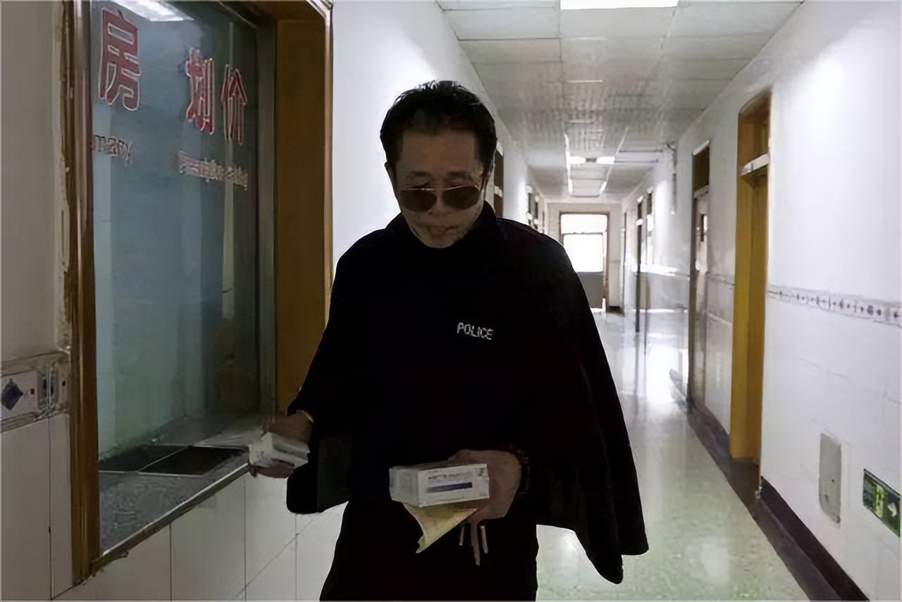 *底卧**刑警被迫吸毒沦为阶下囚，是否该得到补偿？*底卧**真需要染毒吗