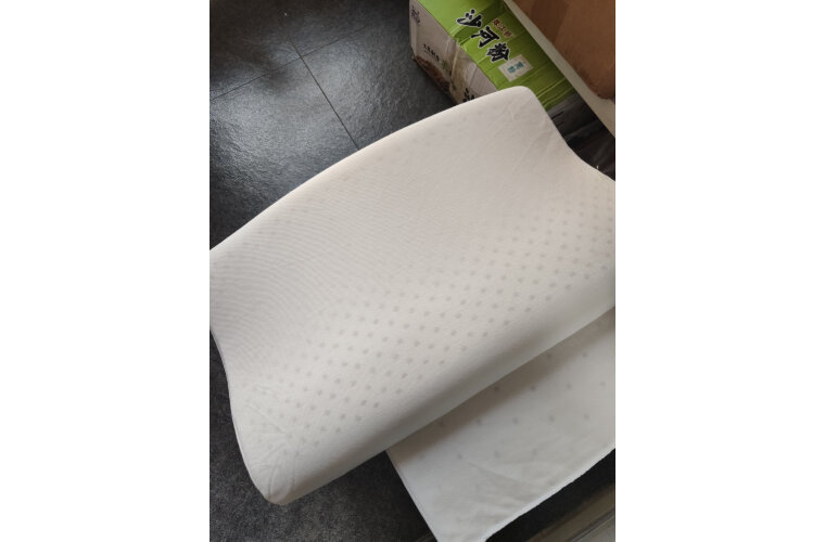 泰国天然乳胶枕有乳胶味是正品吗,泰国乳胶枕国内发货是真的吗