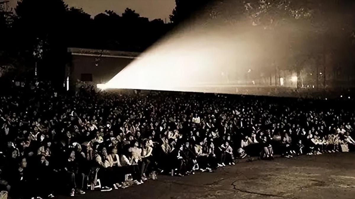 30张影像展现花楼女子媚态百出，丰乳肥臀之绝美风姿