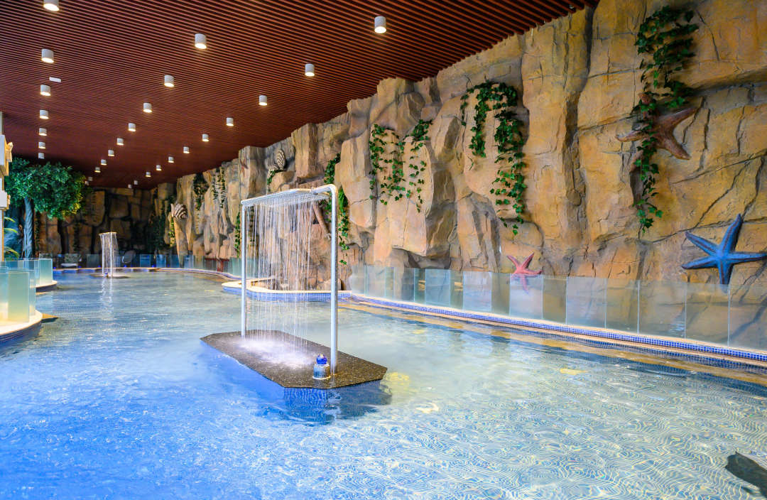 吃喝玩一体的天然温泉酒店,银河天然温泉洗浴和汗蒸