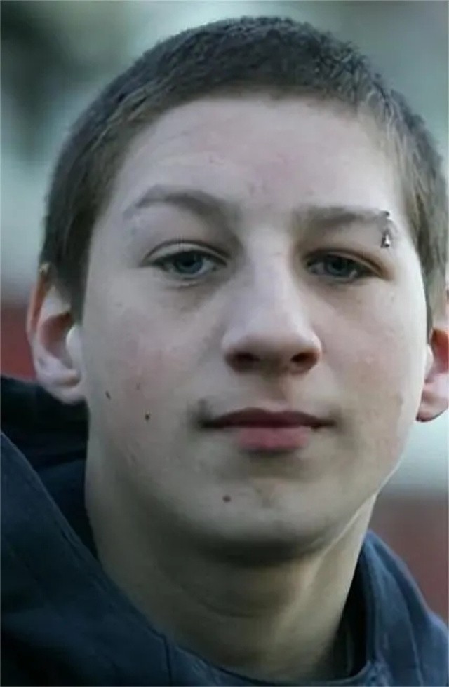 英国13岁男孩长大后现状,英国13岁小男孩现状