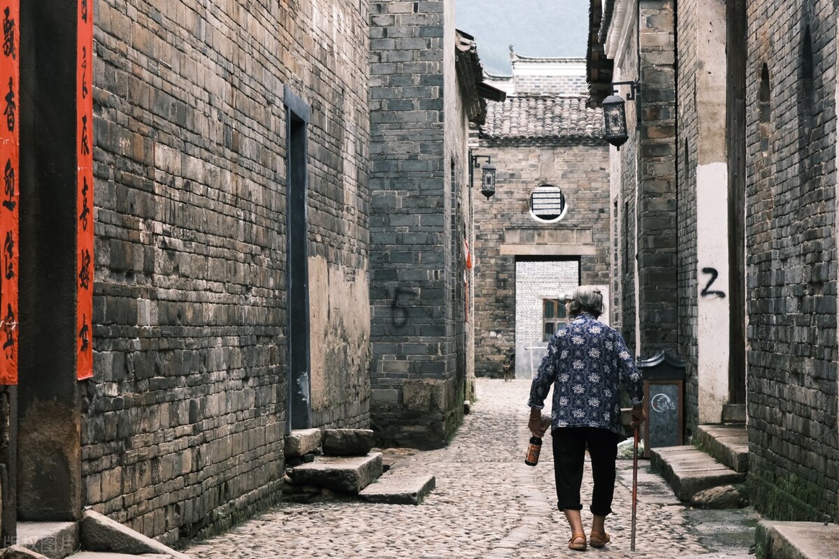 农村老人无缘无故死亡,农村老人正常死亡需要报警吗