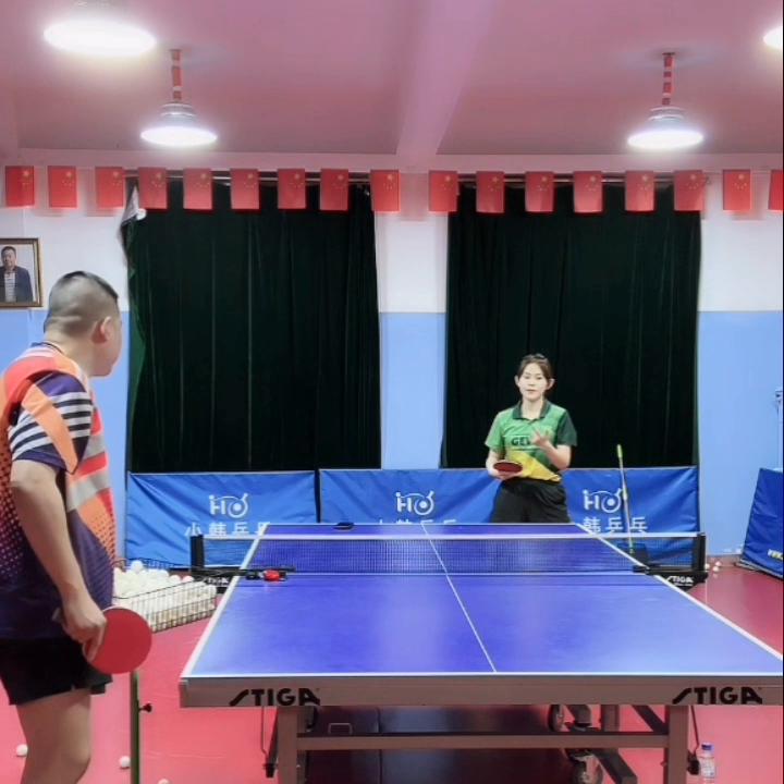 怎样接好勾手侧上旋球,勾手发球怎么接侧下旋转