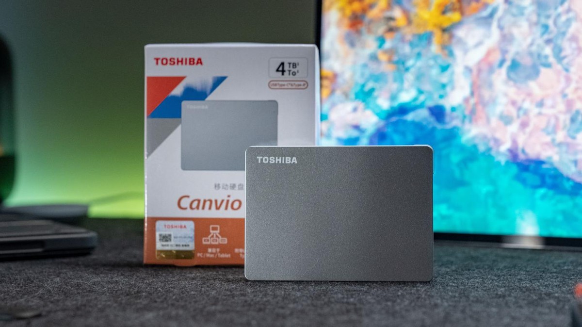 5年后再次入手移动硬盘，我选了东芝CanvioFlex，够小够快更兼容