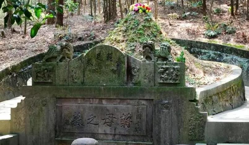 1964年，蒋介石看到一张照片后失声痛哭，失神感叹：我不如毛*东泽**