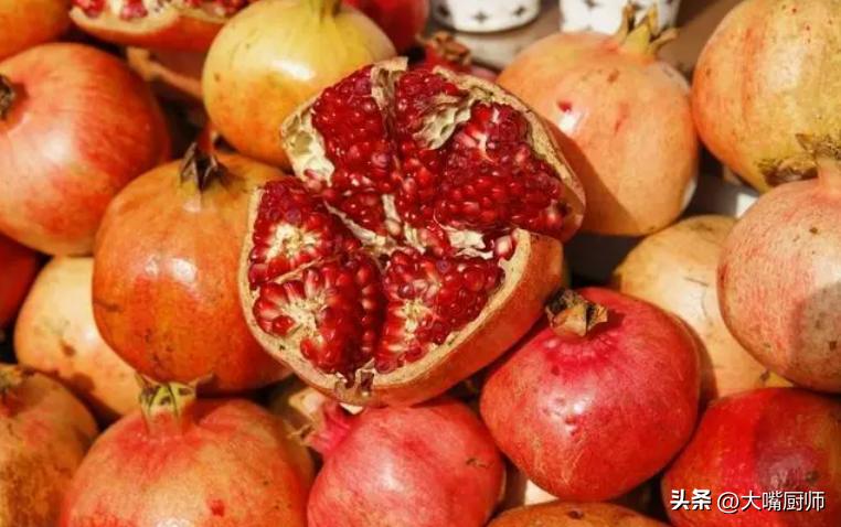 才知道，剥石榴真简单，上锅蒸一蒸，不脏手不流汁，早知道早受益