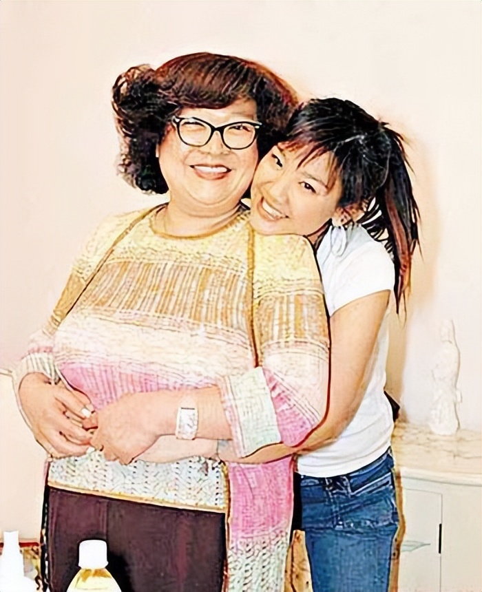 郑欣宜助阵郑少秋视频,郑欣宜郑少秋修复关系