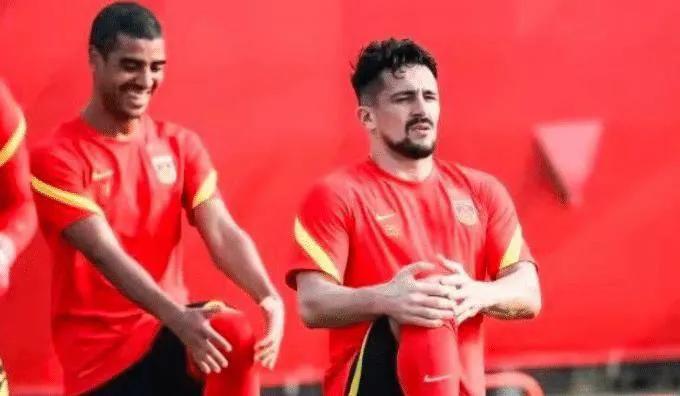 冯潇霆希望中国足球走向世界,冯潇霆向球迷道歉视频发言