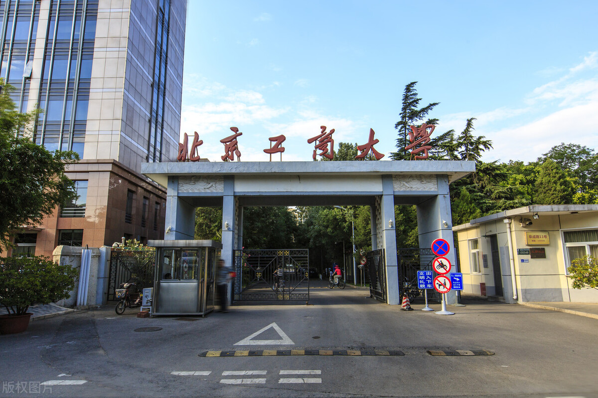 研究化妆品大学要学什么科,学化妆品制造哪个学校好