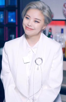 carrie经纪人多大,carrie签约艺人