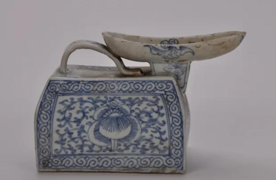 奢侈大牌推出大葱包、黄瓜包？！网友吐槽：蘸酱吃咱能炫几个…