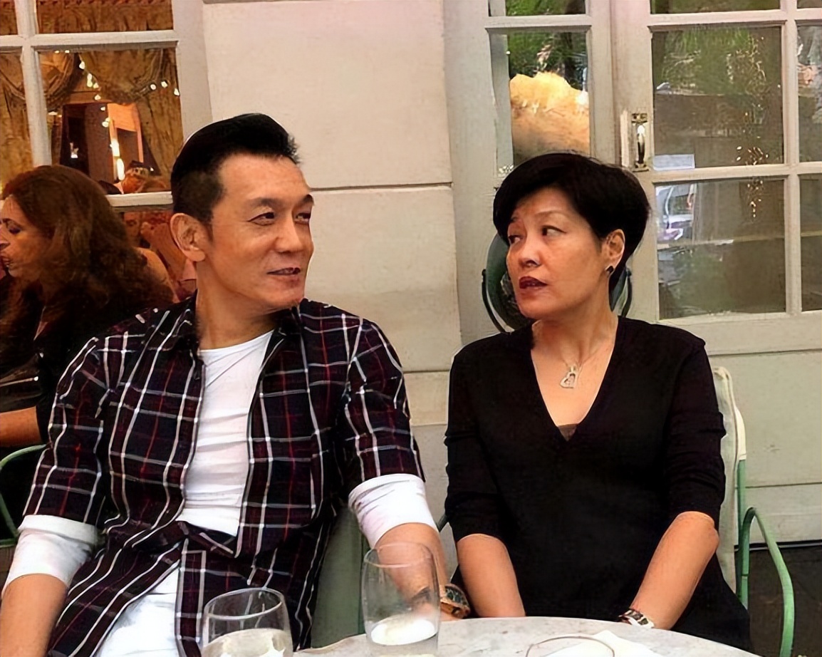 李咏离世4年，再看哈文的状况，才明白嫁给李咏是最好的选择