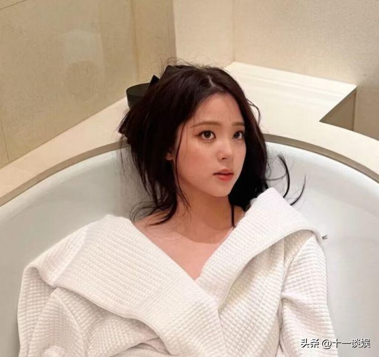 鹿晗潮牌遭吐槽，衣服成本60元卖1500，发多条INS怼网友败坏好感