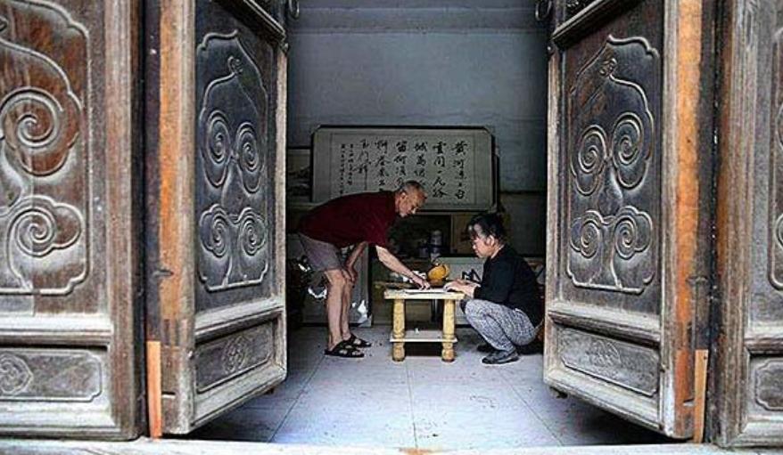 当年那个扬言100亿补偿也不卖房的河南村民，如今成了博物馆馆长