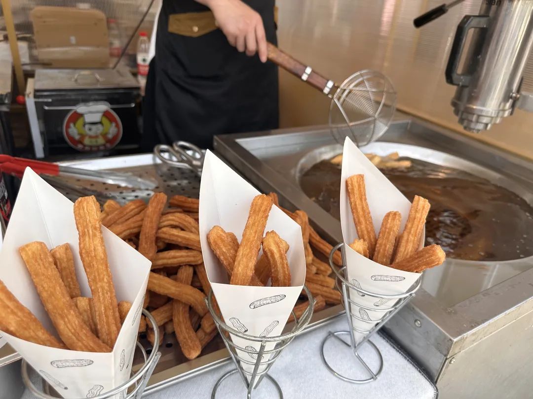 逛吃逛吃！“特种兵式旅游”打卡龙华庙会中的非遗元素