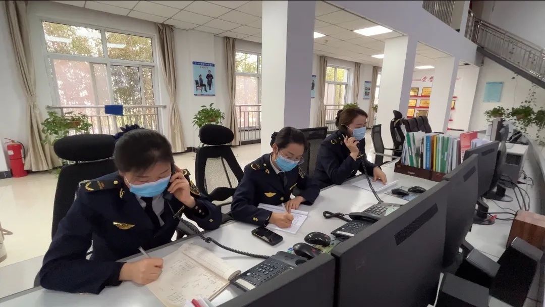 致敬平凡的坚守五一我在岗,五一致敬平凡岗位不平凡的坚守