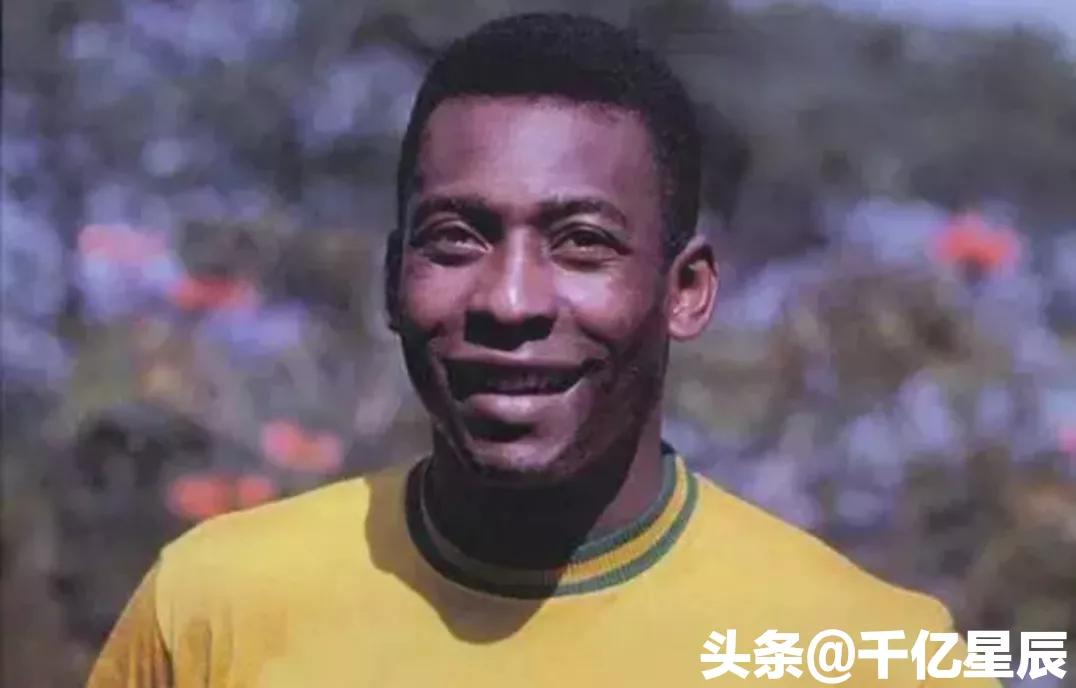 贝利三次世界杯的具体表现,贝利拿三座世界冠军的照片