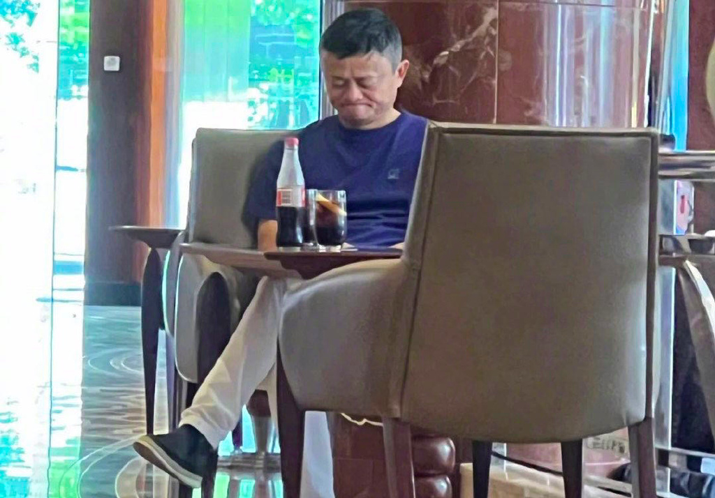 在日本“度假”、泰国见首富后，马云终于回国了