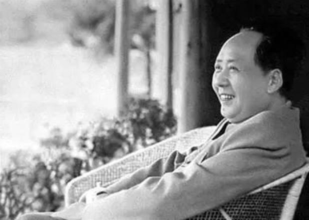 1976年，毛主席病重，还强撑着身体，安排*国锋华**处理唐山地震事宜