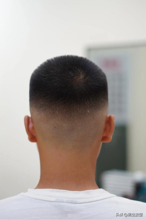 2020年最流行的剪发男,2022年男士最流行短发剪发教程