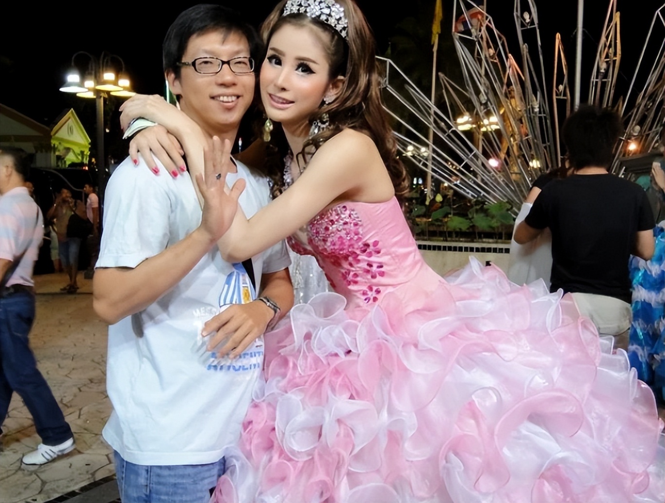 泰国底层人妖生活有多惨?揭秘从事风俗业的泰国人妖真实生活现状