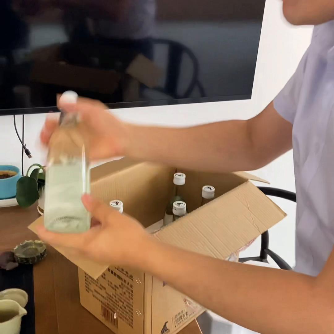 去年就买了,但是我不太会喝,也不知道咋样,今天带过来让...