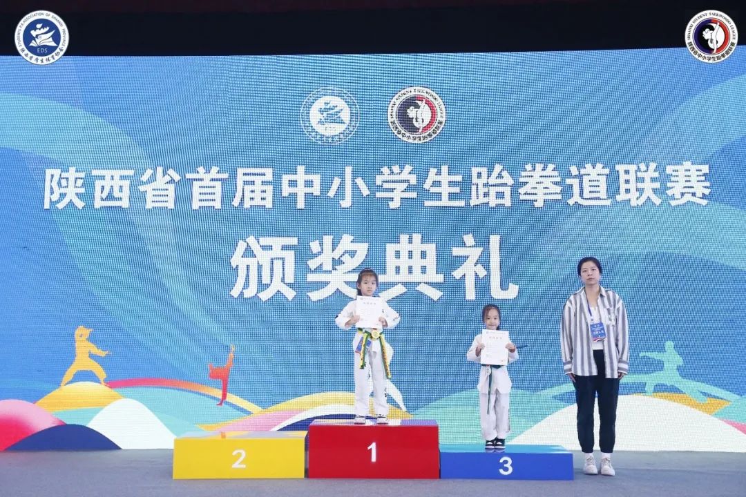 跆拳道小孩夺冠喜报,跆拳道馆比赛获奖喜报模板