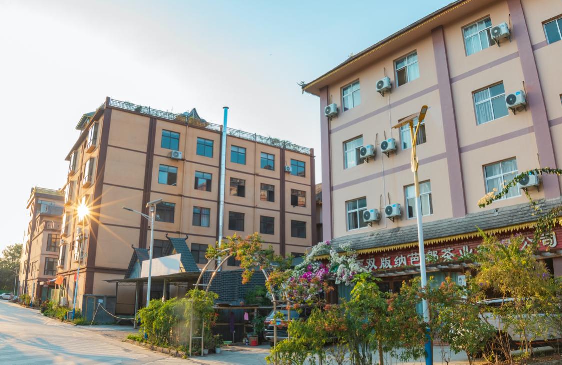 骂版纳是因为你没走出告庄玩版纳跟着小姐姐们走你才晓得味道