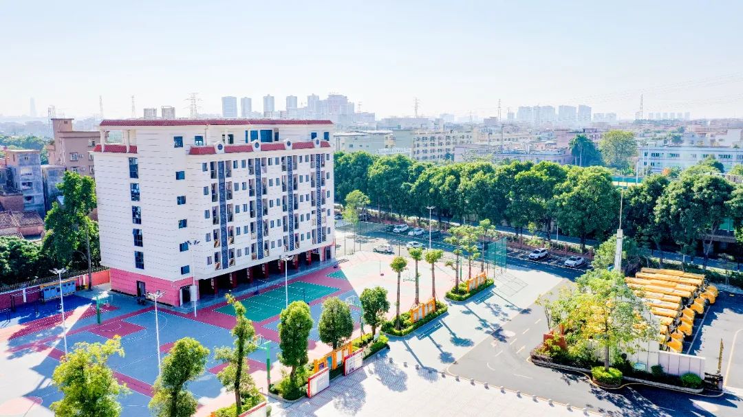 石碣四海学校和东盈学校哪个好,石碣四海学校2023年学费多少钱