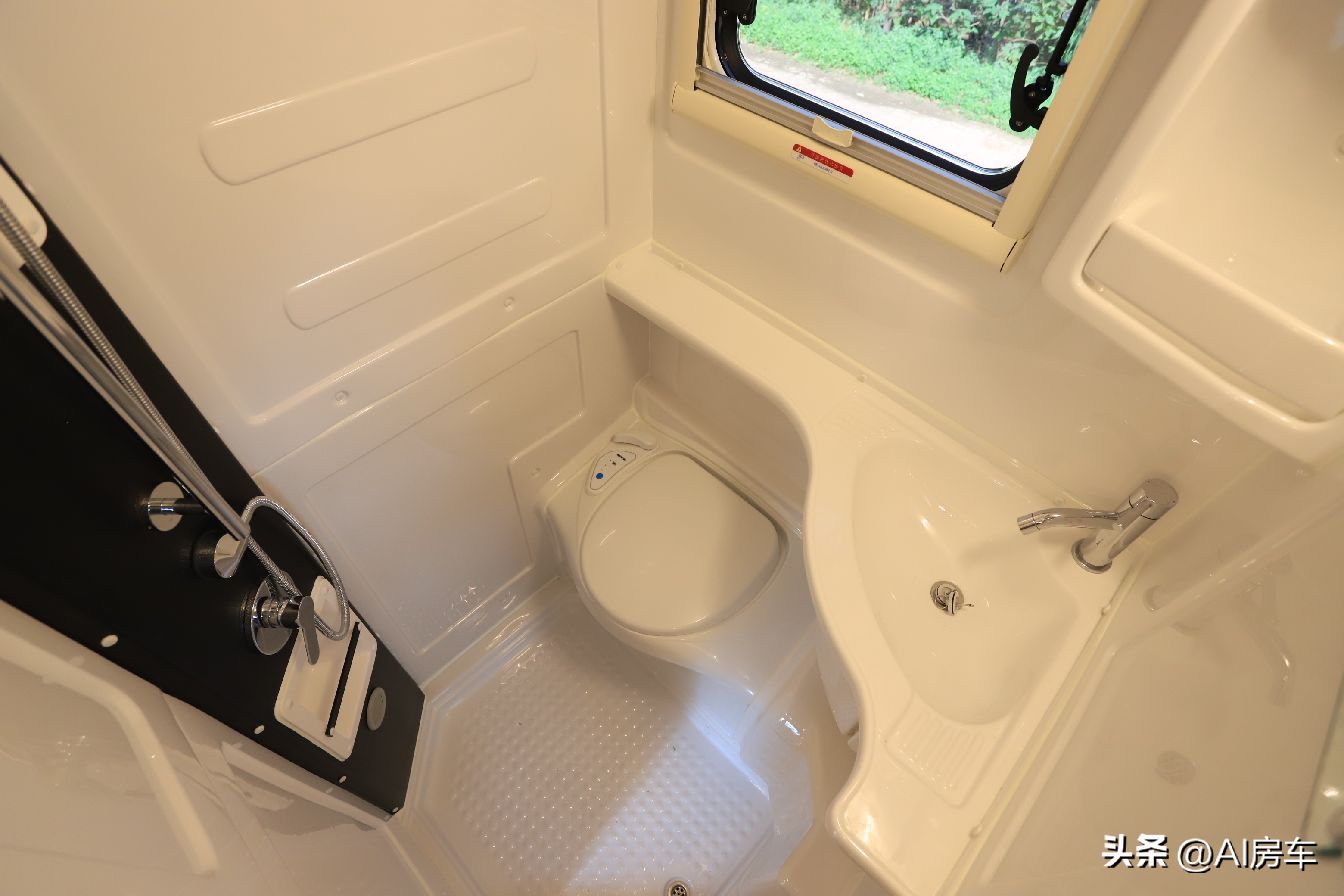 7人房车超大空间,旅行最舒服的十万左右七座房车